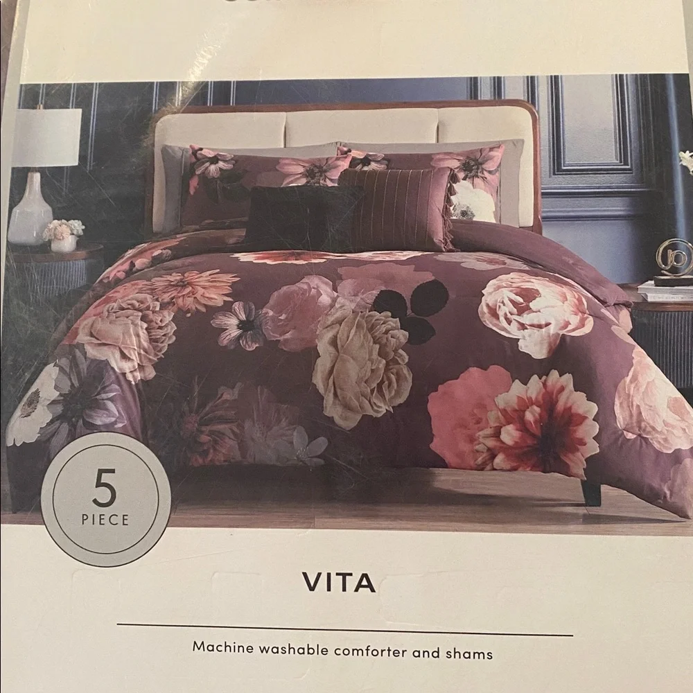 Clearance NWT Hallmark Floral Comforter Set - Pink and Purple.